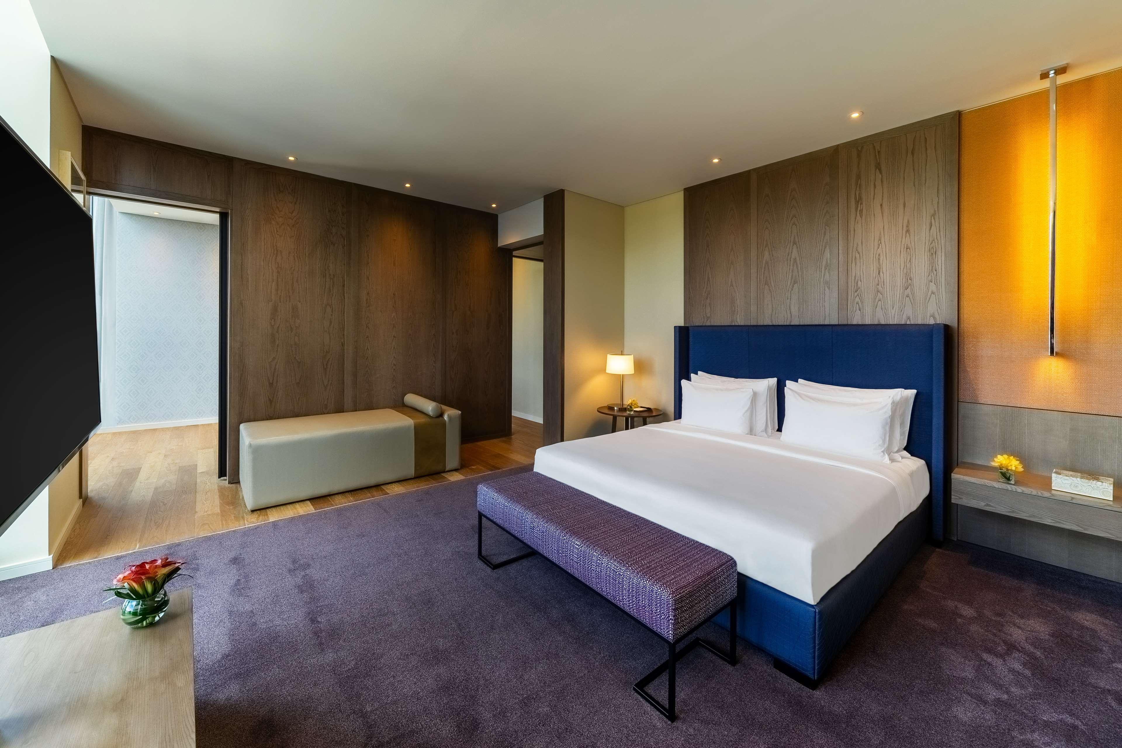 Grand Hyatt Bogota Hotell Exteriör bild A bedroom at the hotel
