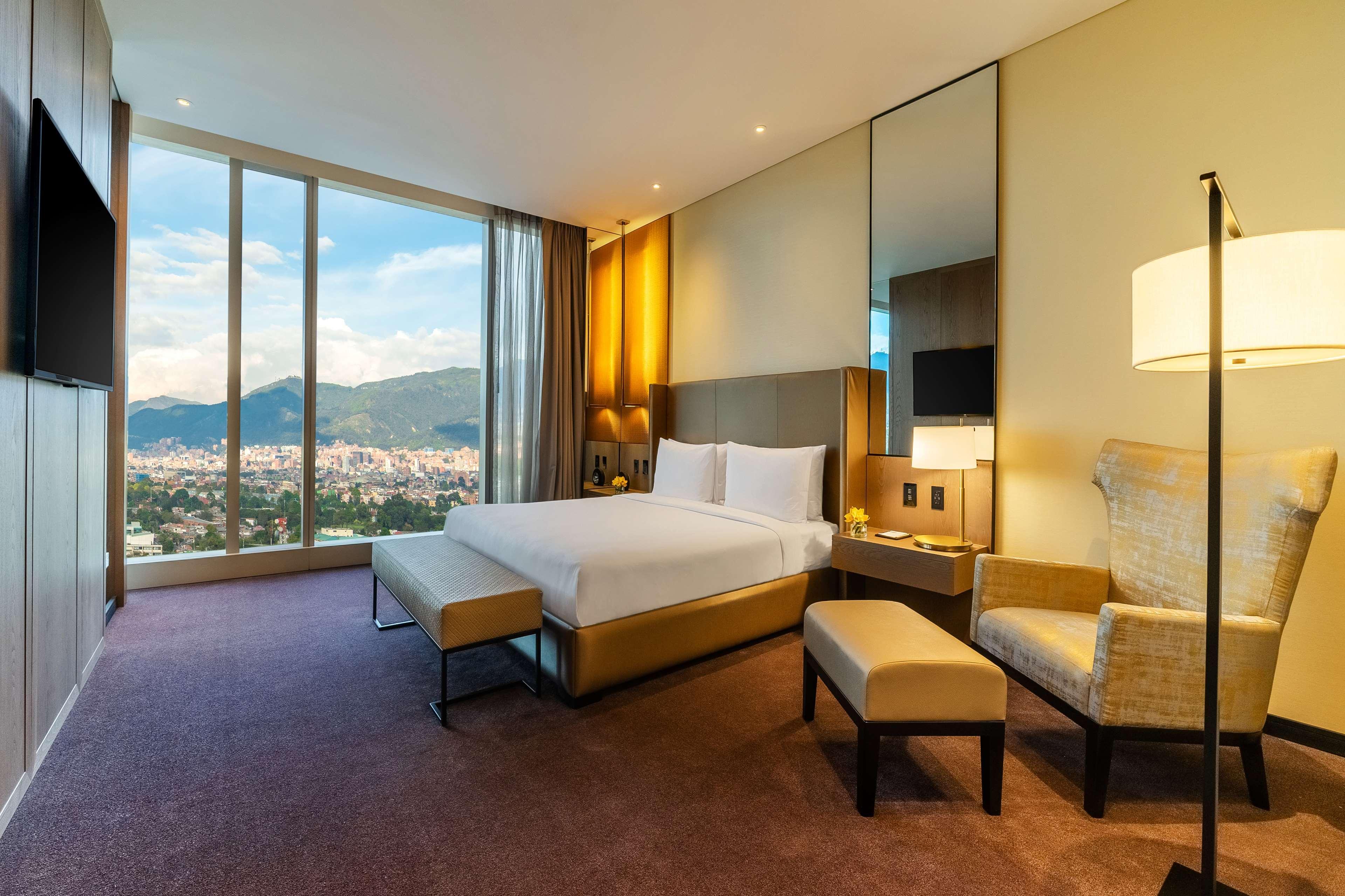 Grand Hyatt Bogota Hotell Exteriör bild Deluxe Suite