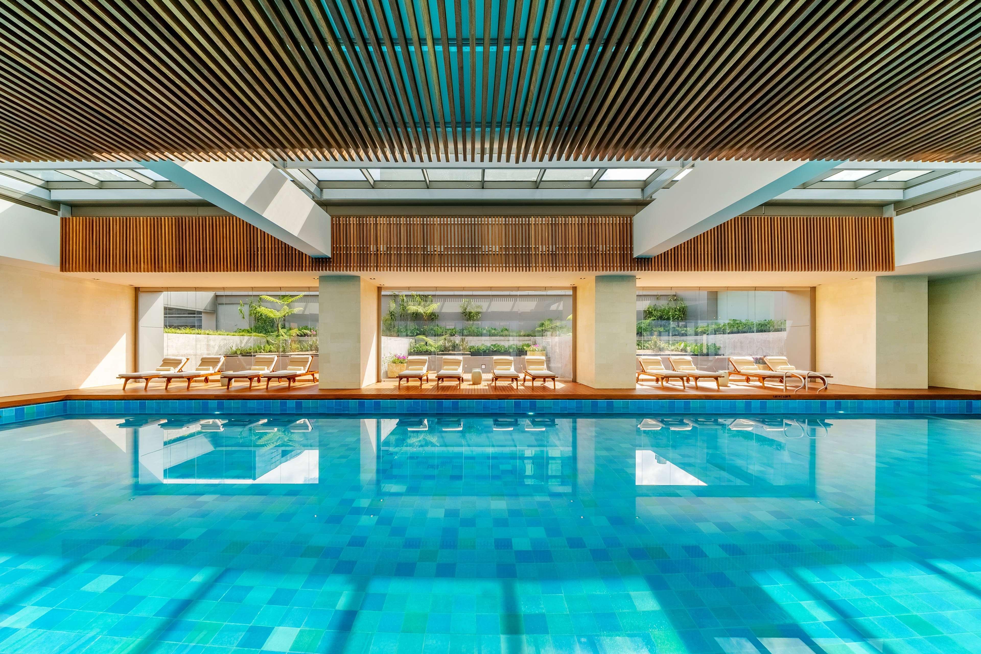 Grand Hyatt Bogota Hotell Exteriör bild The swimming pool at the Westin