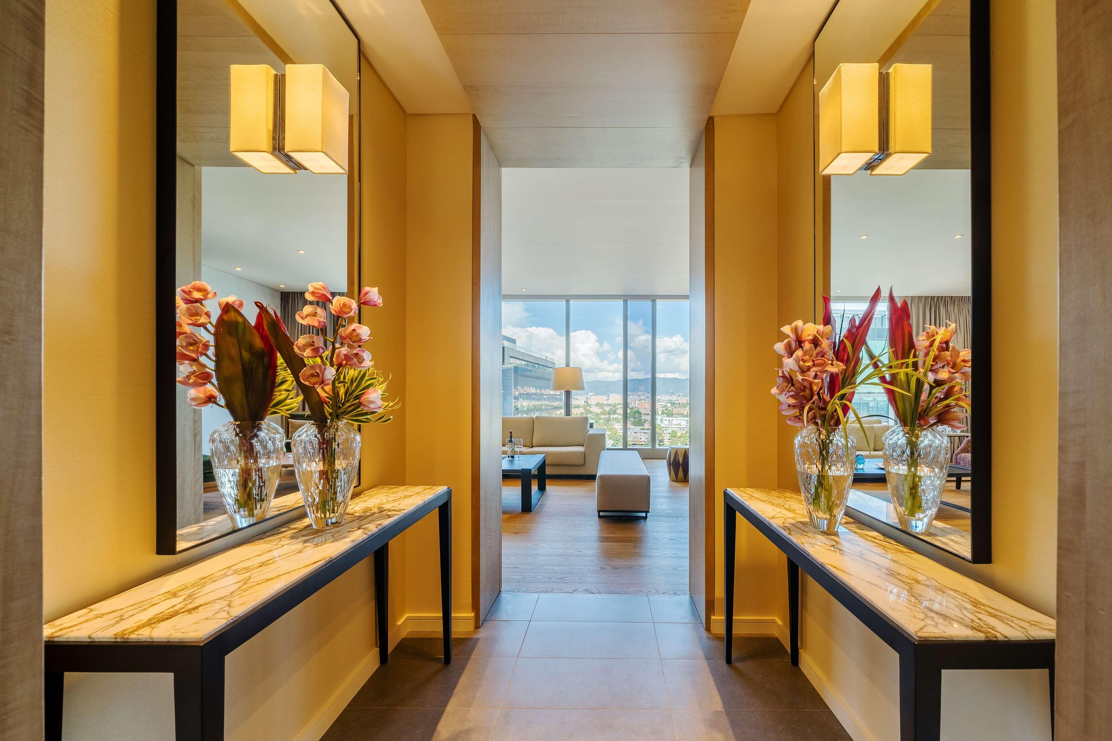 Grand Hyatt Bogota Hotell Exteriör bild The Westin Palace Madrid