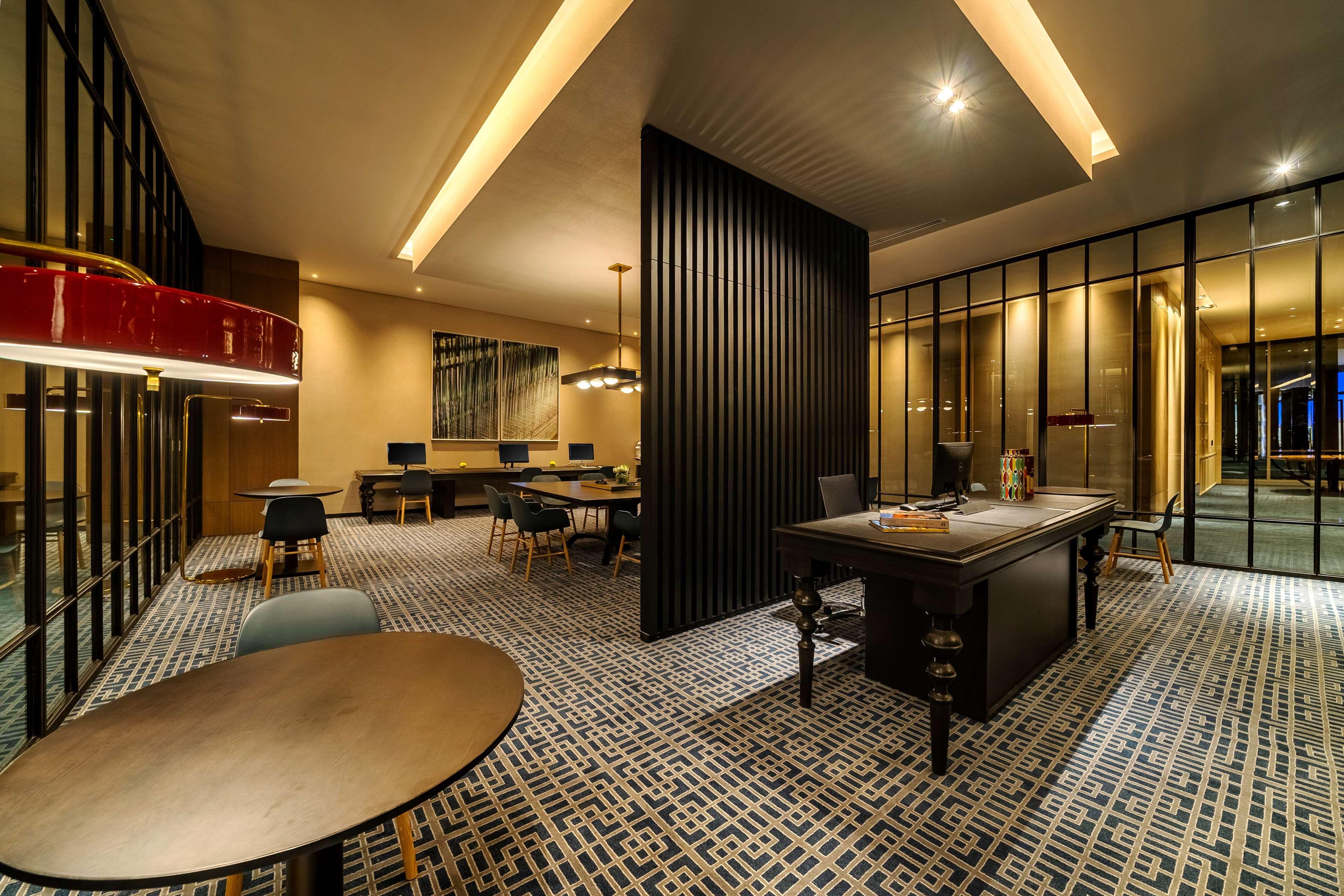 Grand Hyatt Bogota Hotell Exteriör bild The Club at The Landmark, Hong Kong