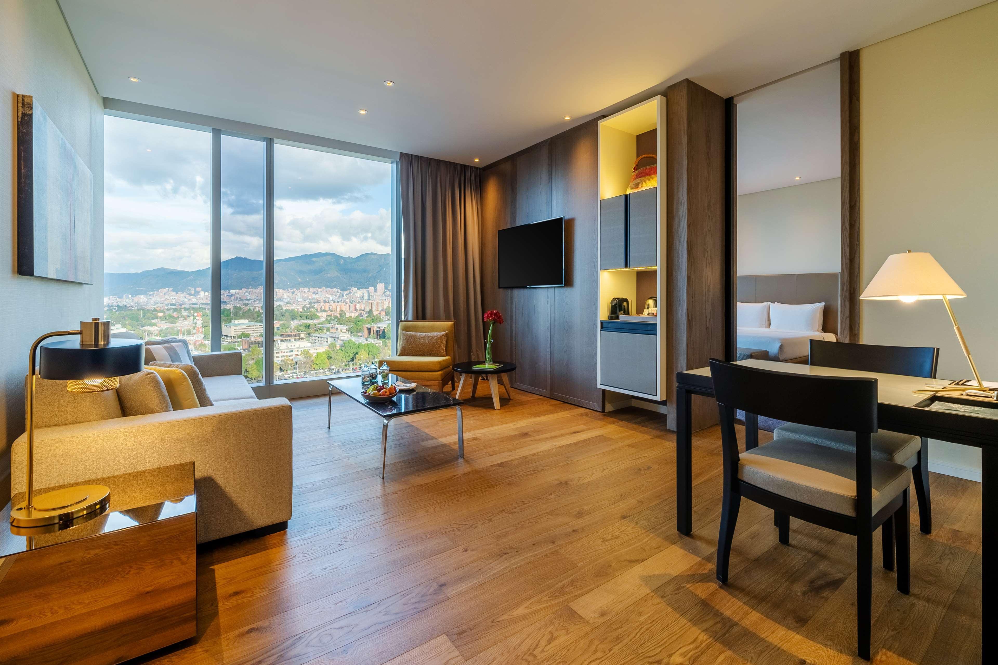 Grand Hyatt Bogota Hotell Exteriör bild A suite at the hotel