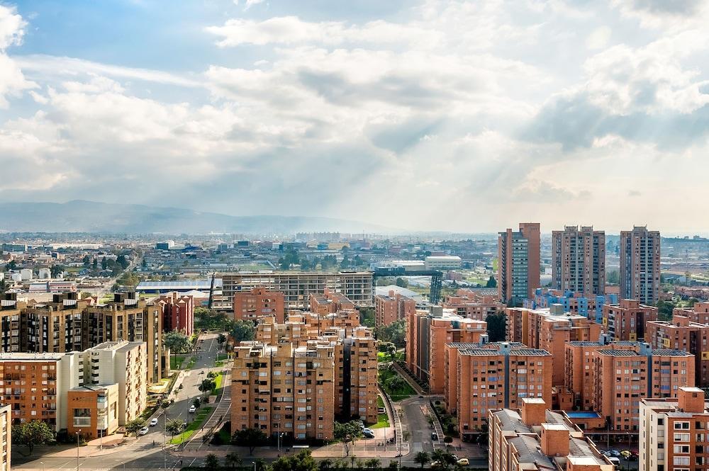 Grand Hyatt Bogota Hotell Exteriör bild View of the city