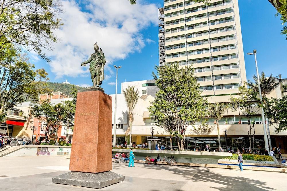 Grand Hyatt Bogota Hotell Exteriör bild Plaza de la Cultura